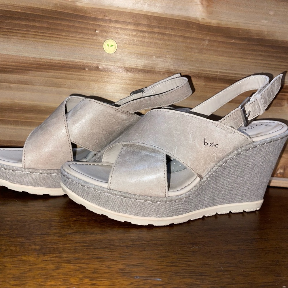 b.o.c. Women's Cream and Gray Wedge Sandals